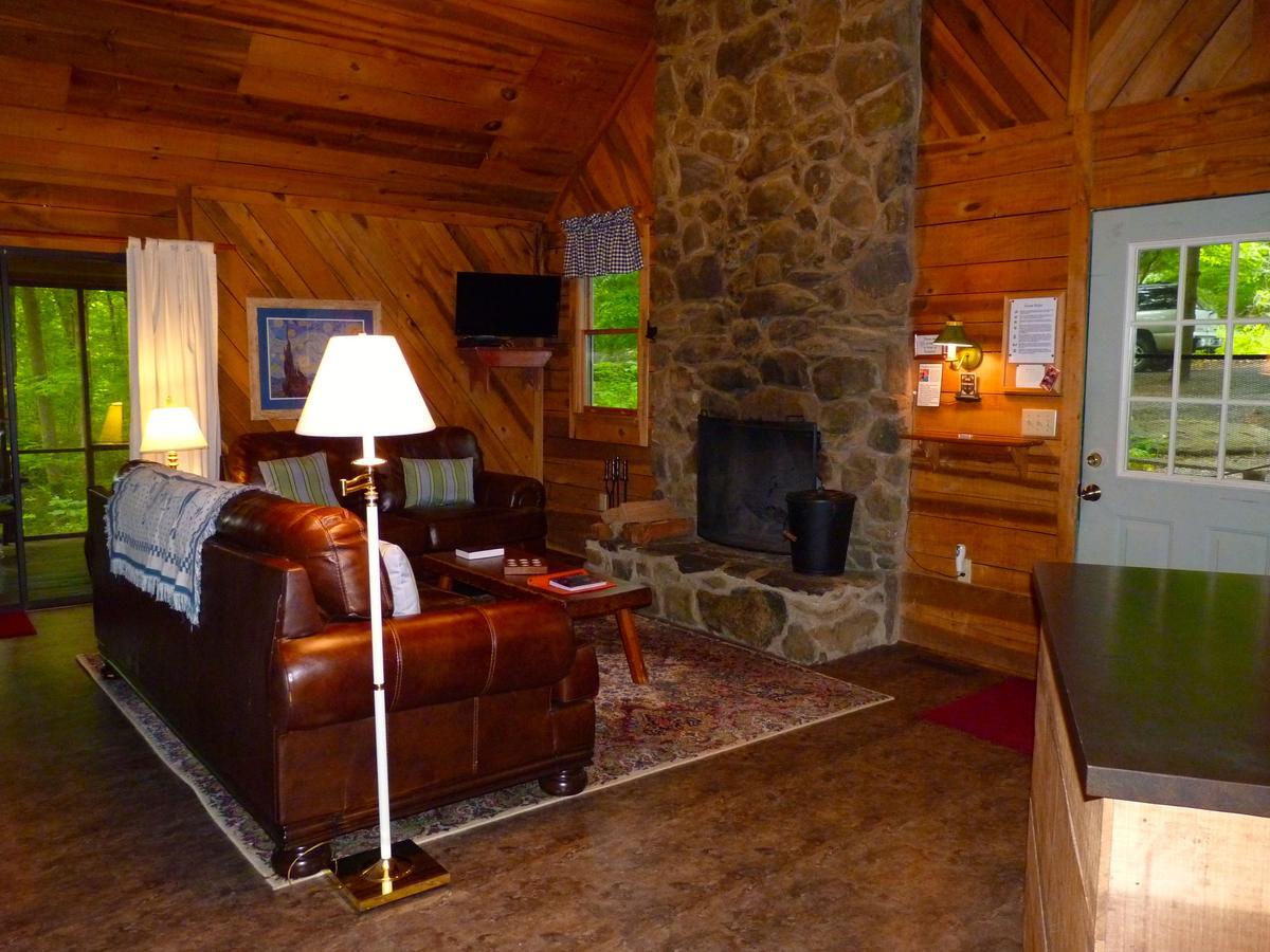 Cabin Creekwood Lyndhurst Exterior photo
